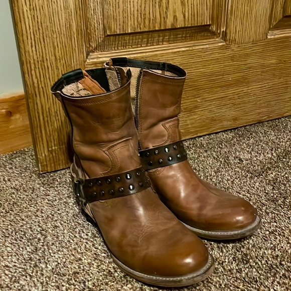 Free bird boots, Ramone is the Size